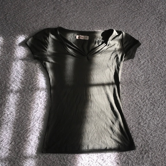 Army Green Tight Hollister Shirt - Picture 1 of 3